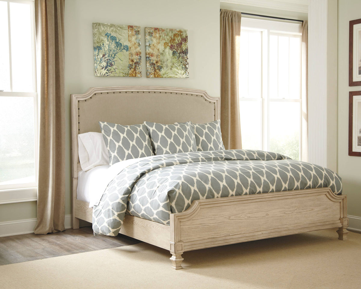 Queen Upholstered Panel Bed E1552